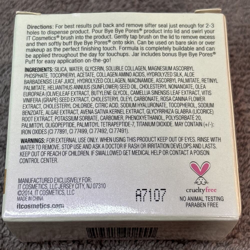 It Cosmetics Bye Bye Pores Tinted Skin Blurring Finishing Powder Medium - NEW - Picture 3 of 5